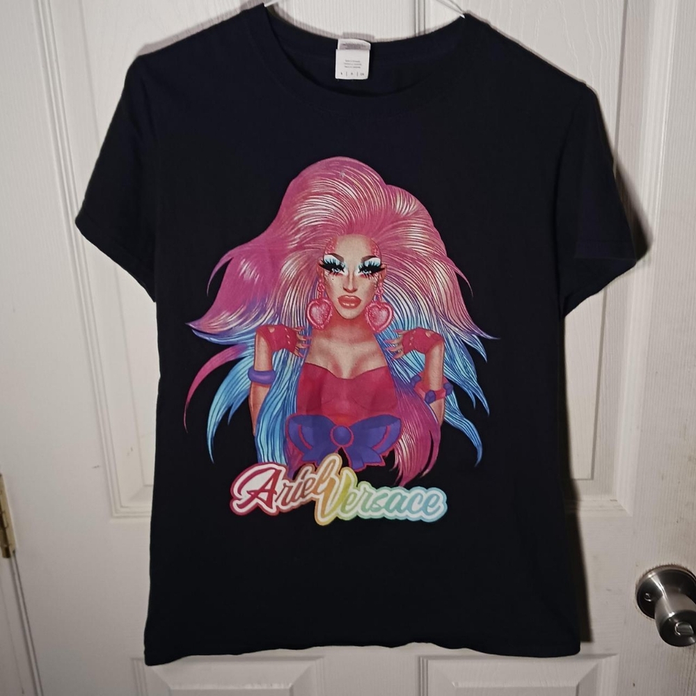 Ariel Versace Graphic T-shirt